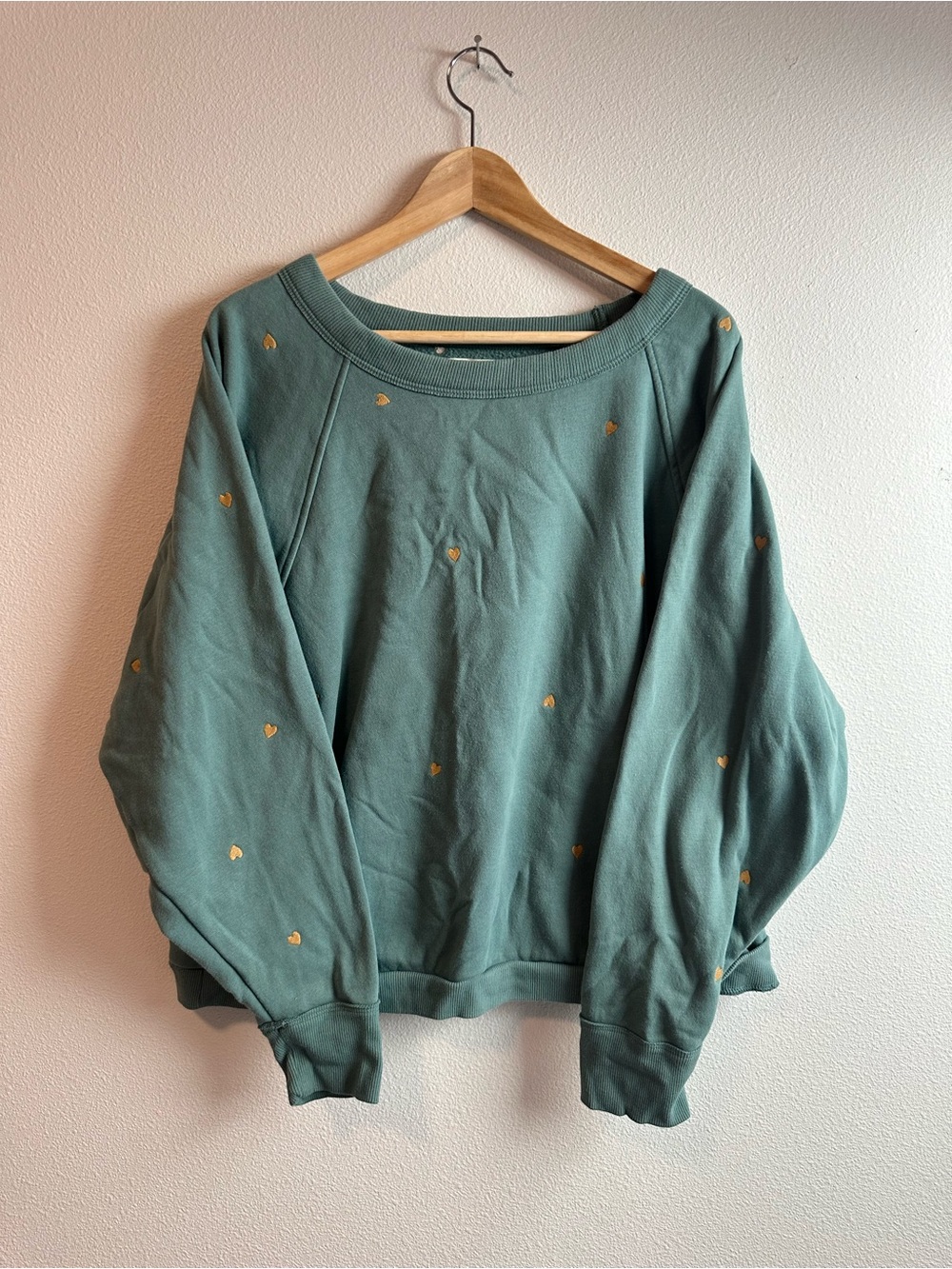 UNIVERSAL THREAD embroidered heart crew neck women’s XL